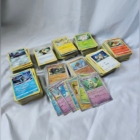 Lot of 85 Pokémon Cards Including Holo, Rare, Trainer, Energy Cards - Picture 2 of 10